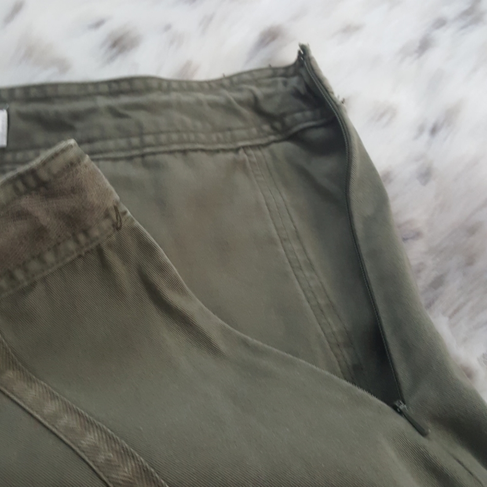 Isaac Mizrahi olive green pleated mini skirt - Picture 3 of 4